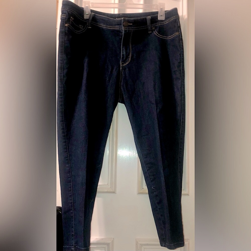 Roz & Ali Capri Denim Blue Jeans Women’s Size 14 Dark Wash Stretch
